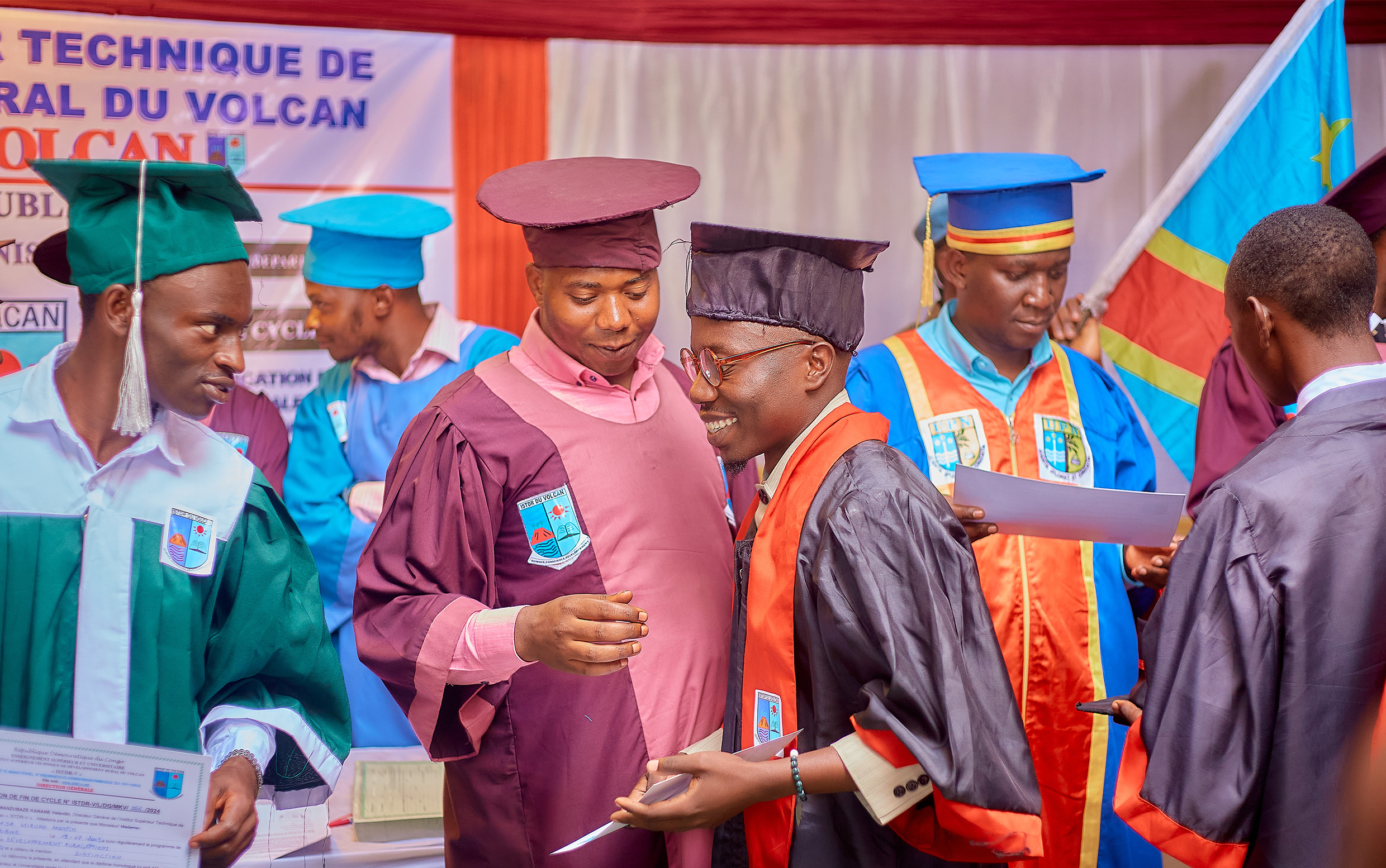 COLLATION DES GADES ACADÉMIQUES A L'ISTDR DU VOLCAN